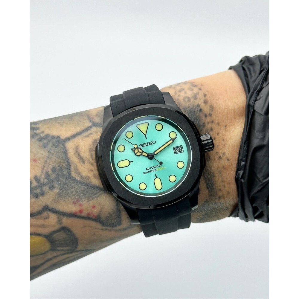 Custom Seiko Mod • Mint Green Black Nautilus • 40mm